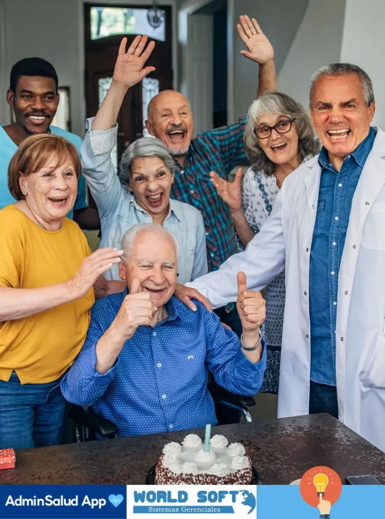 abuelos celebrando cumpleaños con doctor en geriatrico