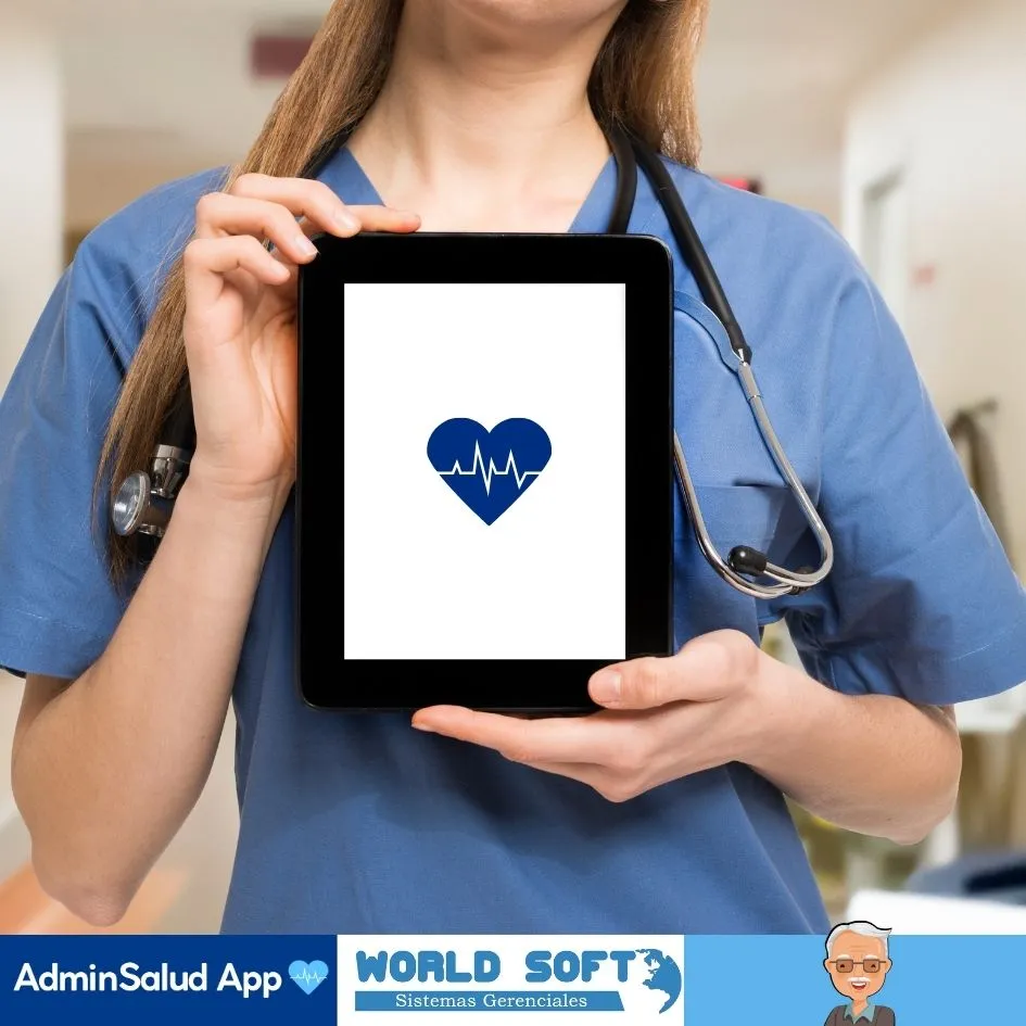 adminsalud software geriatrico en tablet de una enfermera
