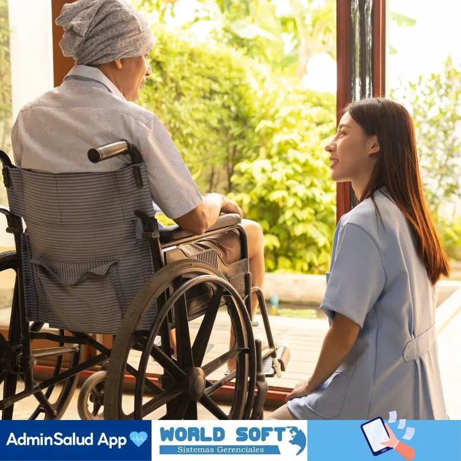 personal de enfermería atiende a anciano en silla de ruedas