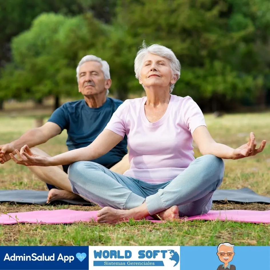 adultos mayores de hogar geriátrico haciendo yoga