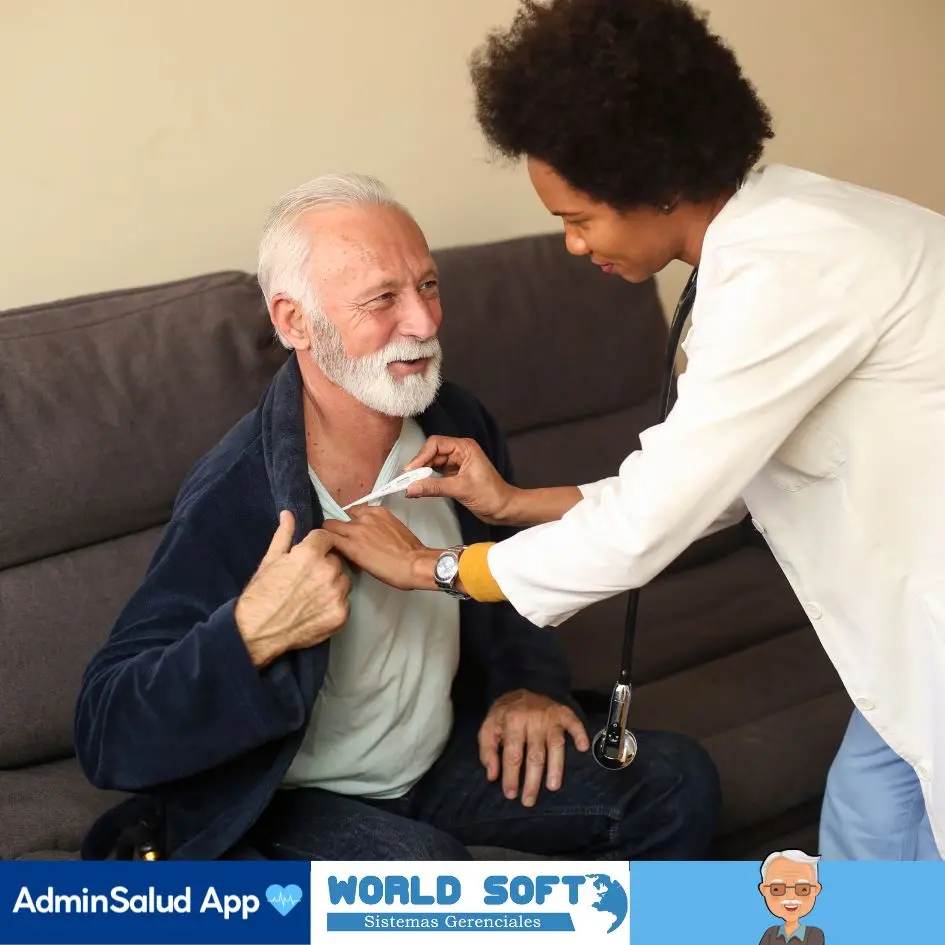 doctora realiza la toma de la temperatura normal en adultos mayores