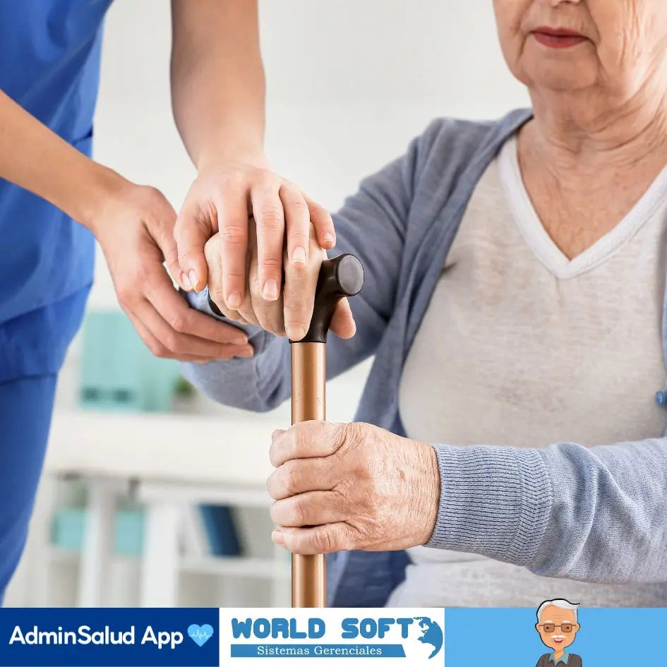 adulto mayor con bastón siendo asistido por enfermera
