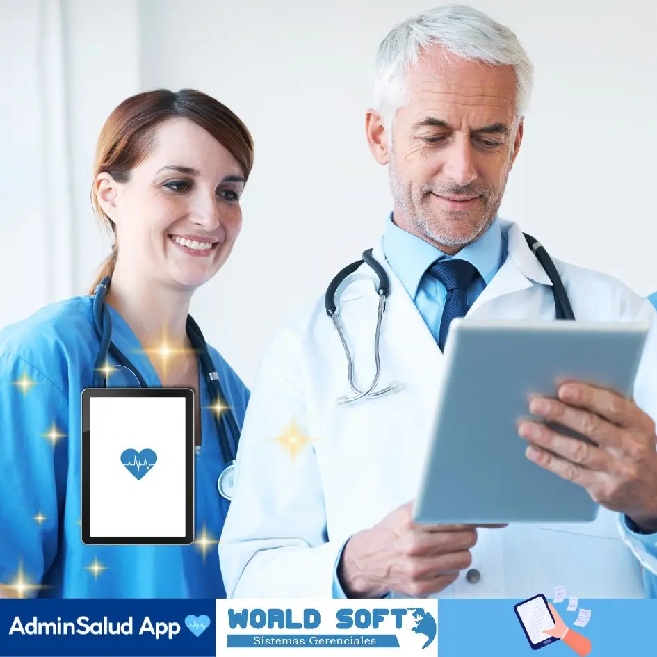 médico y auxiliar de enfermeras utilizando software geriátrico adminsalud