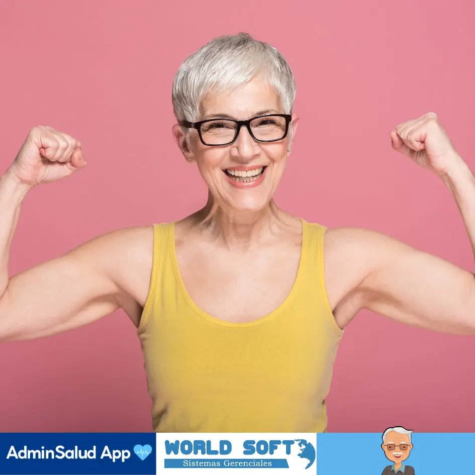 mujer de la tercera edad muestra su masa muscular